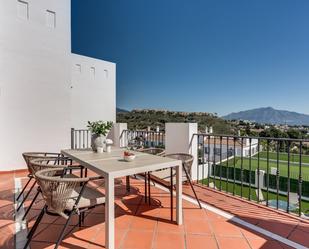Terrassa de Àtic en venda en Benahavís amb Aire condicionat, Terrassa i Piscina