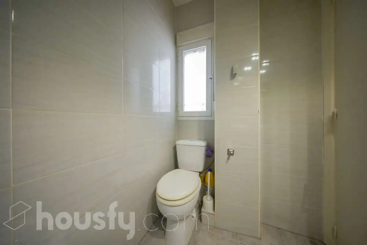 Bathroom of Flat for sale in Madrid  with Terrace, Furnished and Balcony
