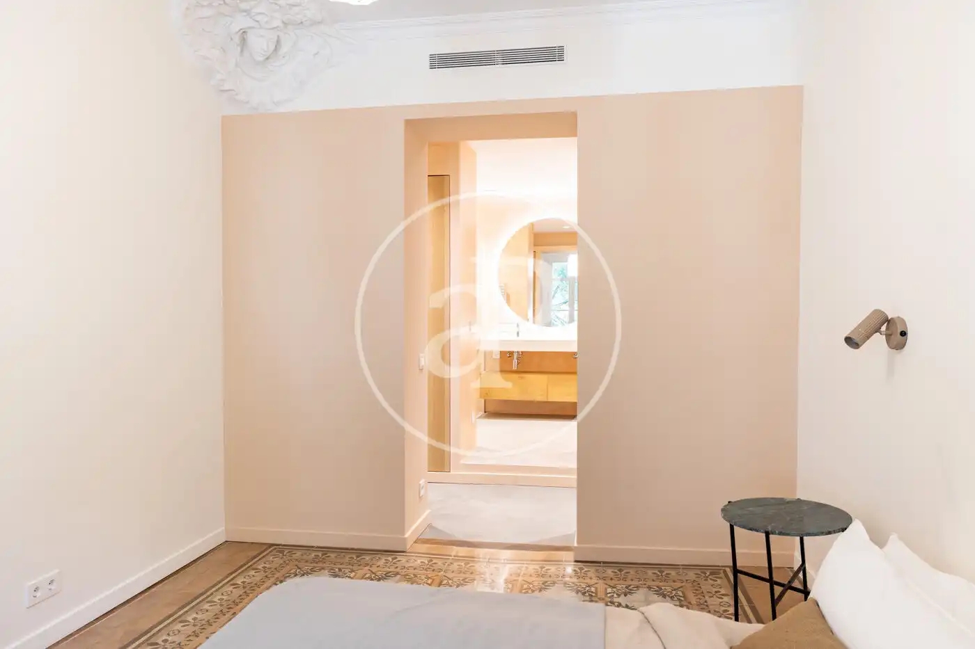Wohnung zum Verkauf in Barcelona mit Klimaanlage, Heizung und Terrasse