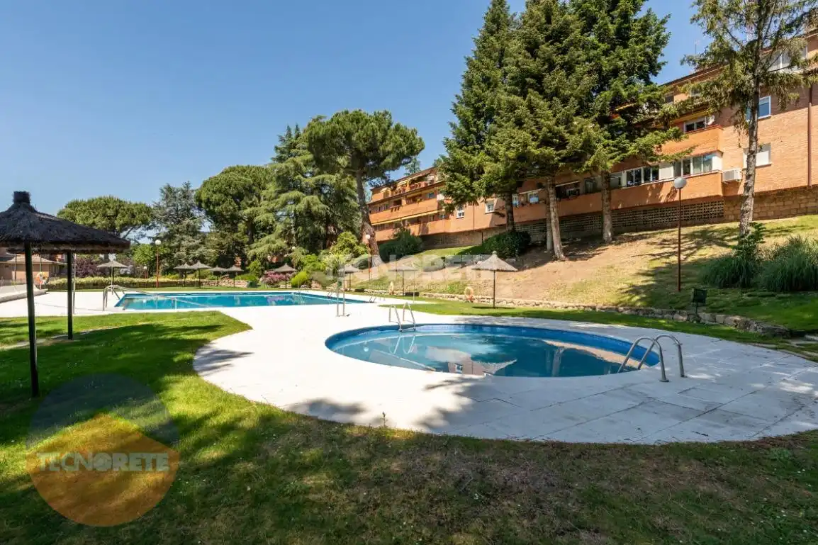 Piscina de Pis de lloguer en Majadahonda amb Calefacció, Terrassa i Piscina comunitària