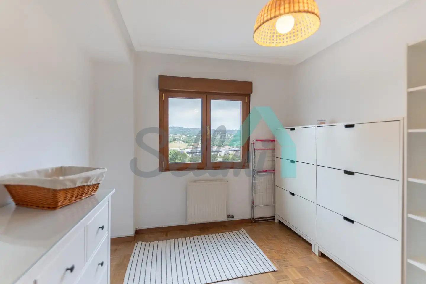 Bedroom of Flat for rent in Oviedo   with Heating, Parquet flooring and Furnished