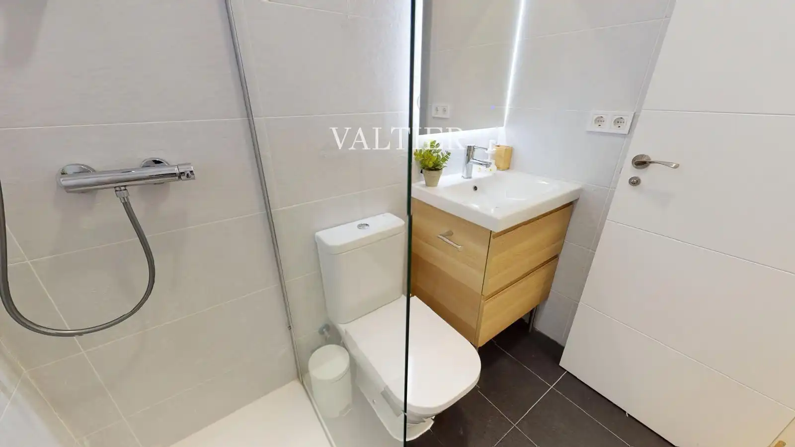 Bathroom of Flat for rent in Madrid  with Furnished