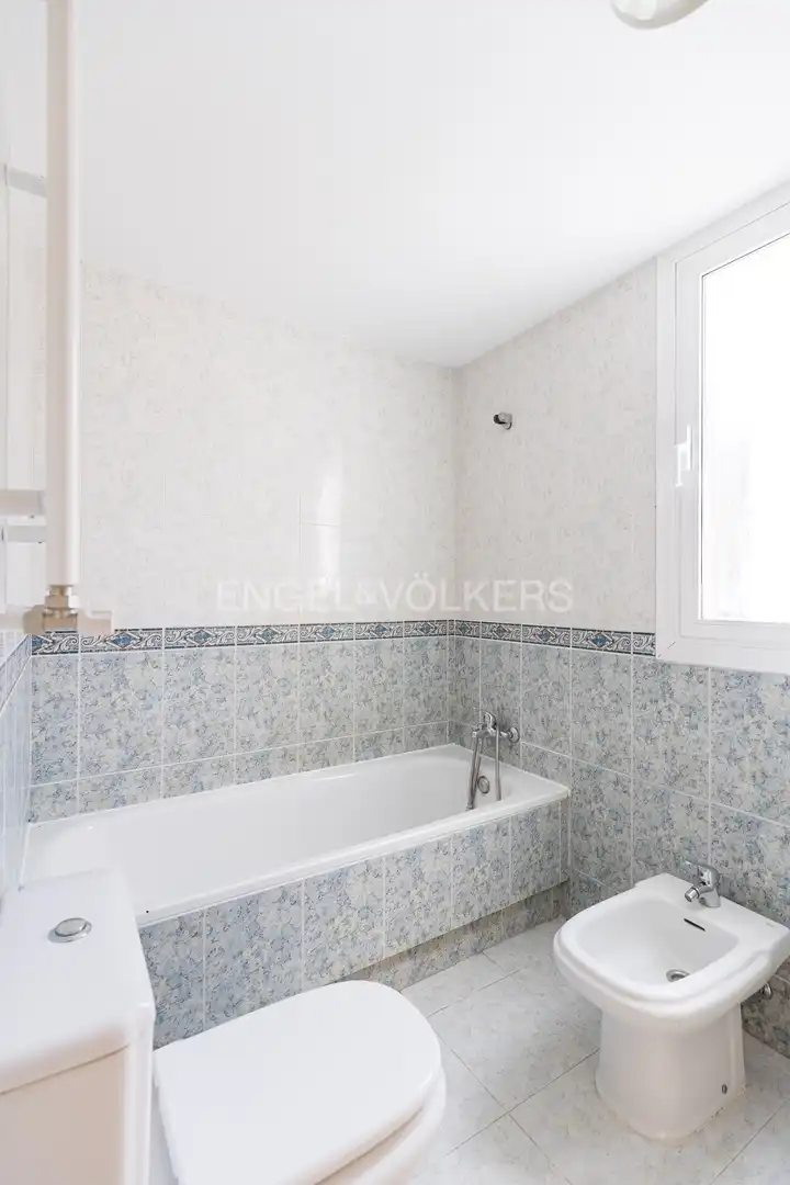 Bany de Casa o xalet de lloguer en Madrid amb Aire condicionat, Calefacció i Jardí privat