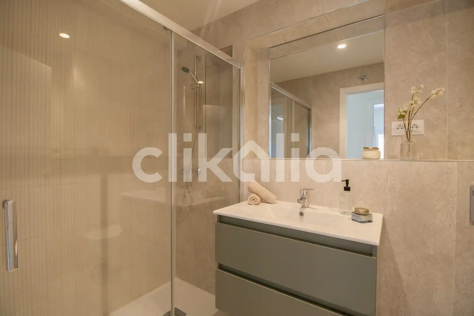 Badezimmer von Wohnung zum Verkauf in Torremolinos mit Klimaanlage, Privatgarten und Terrasse