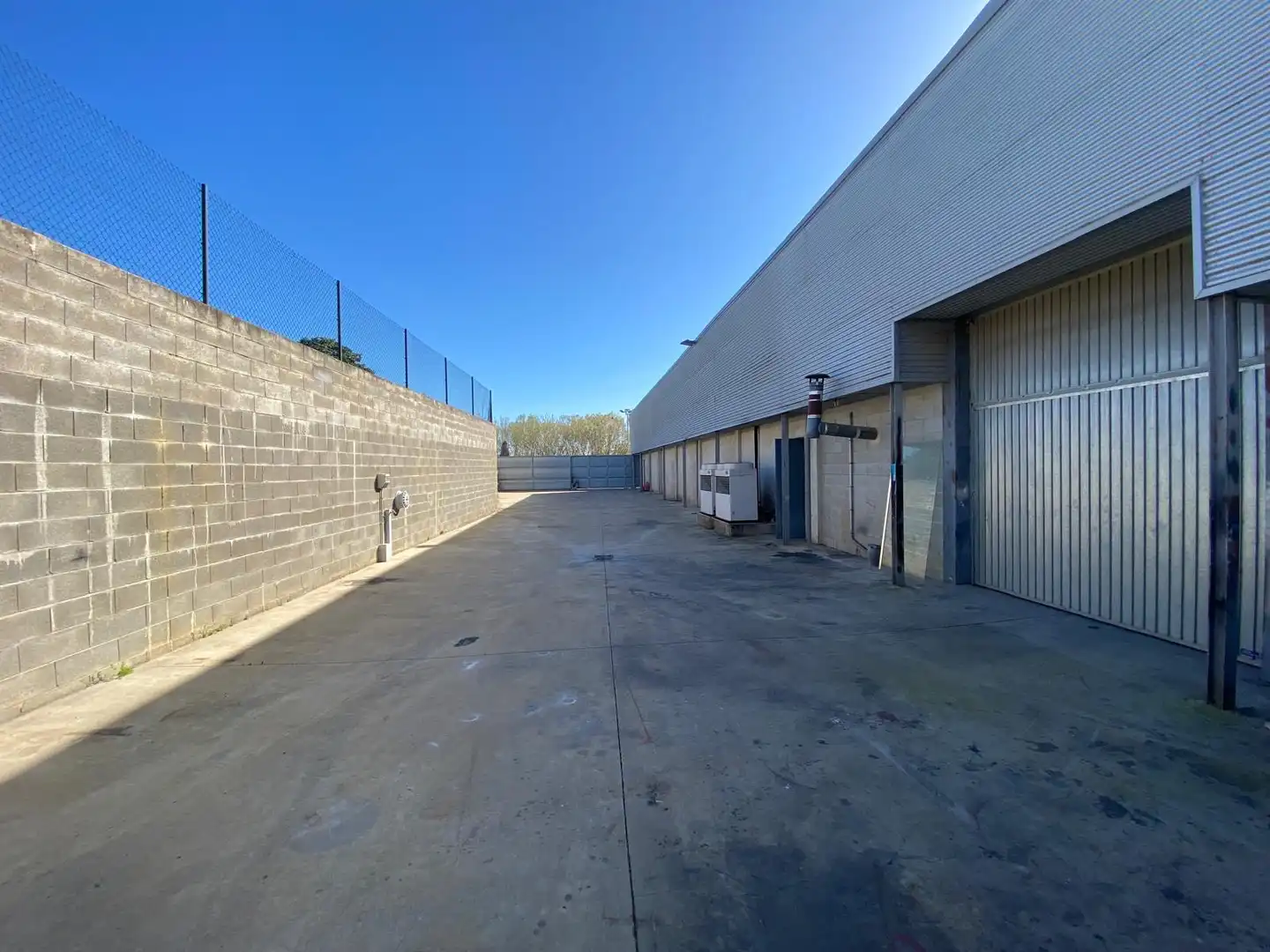Vista exterior de Nave industrial en venta en Cornellà del Terri