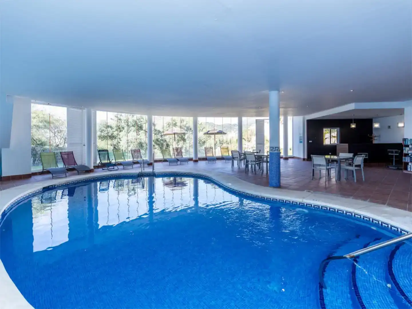 Swimming pool of Flat for sale in Benahavís  with Air Conditioner, Terrace and Swimming Pool