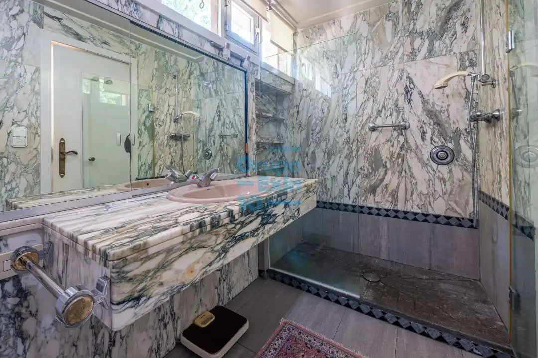 Bathroom of Flat for sale in Donostia - San Sebastián   with Heating, Terrace and Storage room