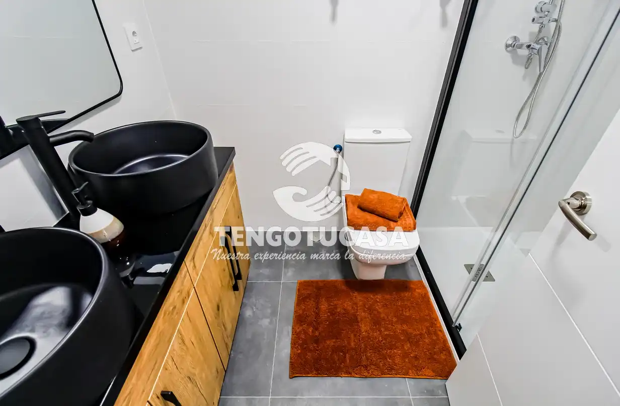 Bathroom of Flat for rent in Madrid  with Air Conditioner, Heating and Furnished
