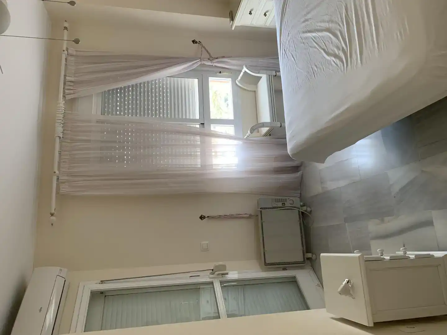 Schlafzimmer von Wohnung zur Miete in Fuengirola mit Klimaanlage und Schwimmbad