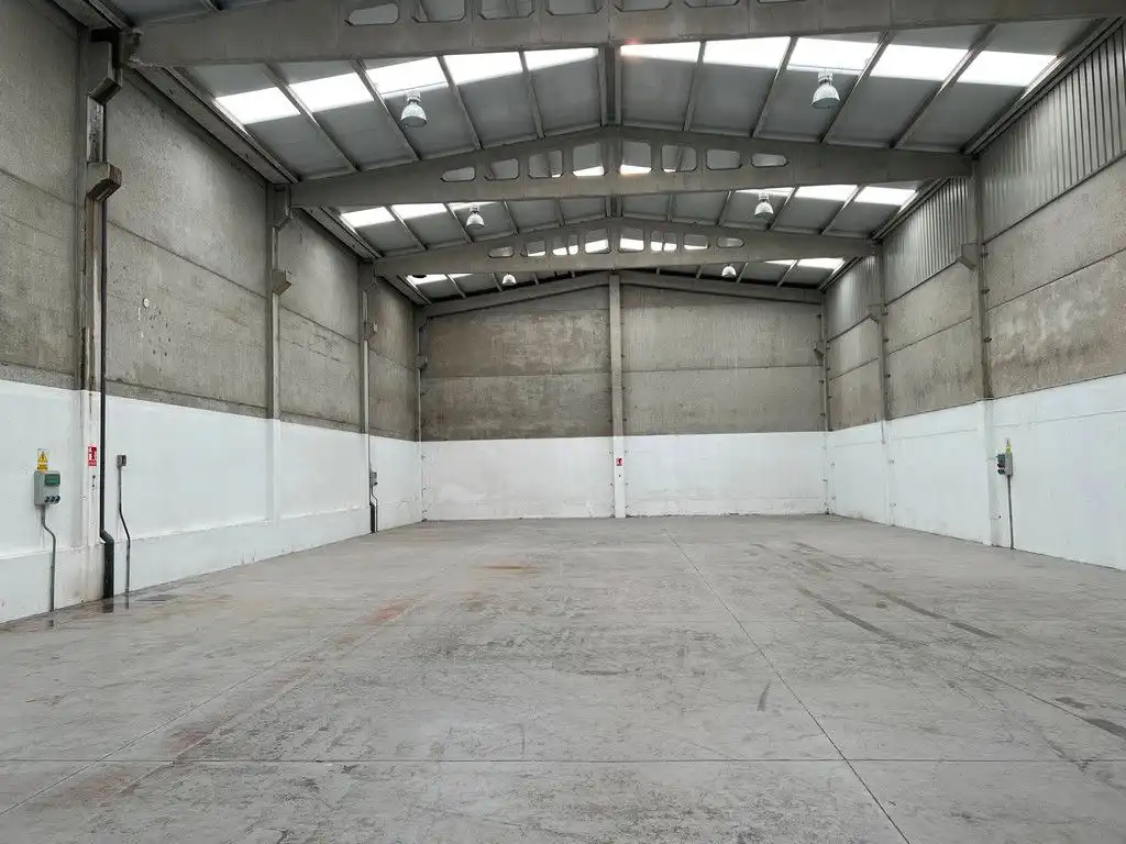 Nau industrial de lloguer a Rúa Jesús Fernández Pita, imagen 2