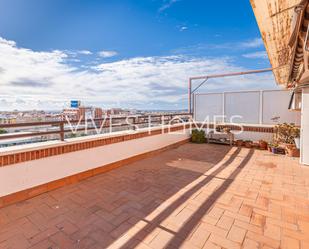 Vista exterior de Àtic en venda en Esplugues de Llobregat amb Aire condicionat, Calefacció i Terrassa