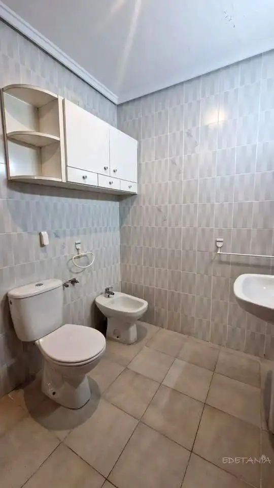 Baño de Piso en venta en Alfara del Patriarca con Aire acondicionado, Trastero y Amueblado