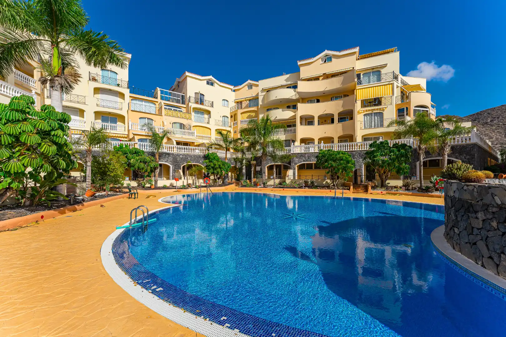 Apartament amb terrassa en venda a Calle Falúa 45, imagen 35