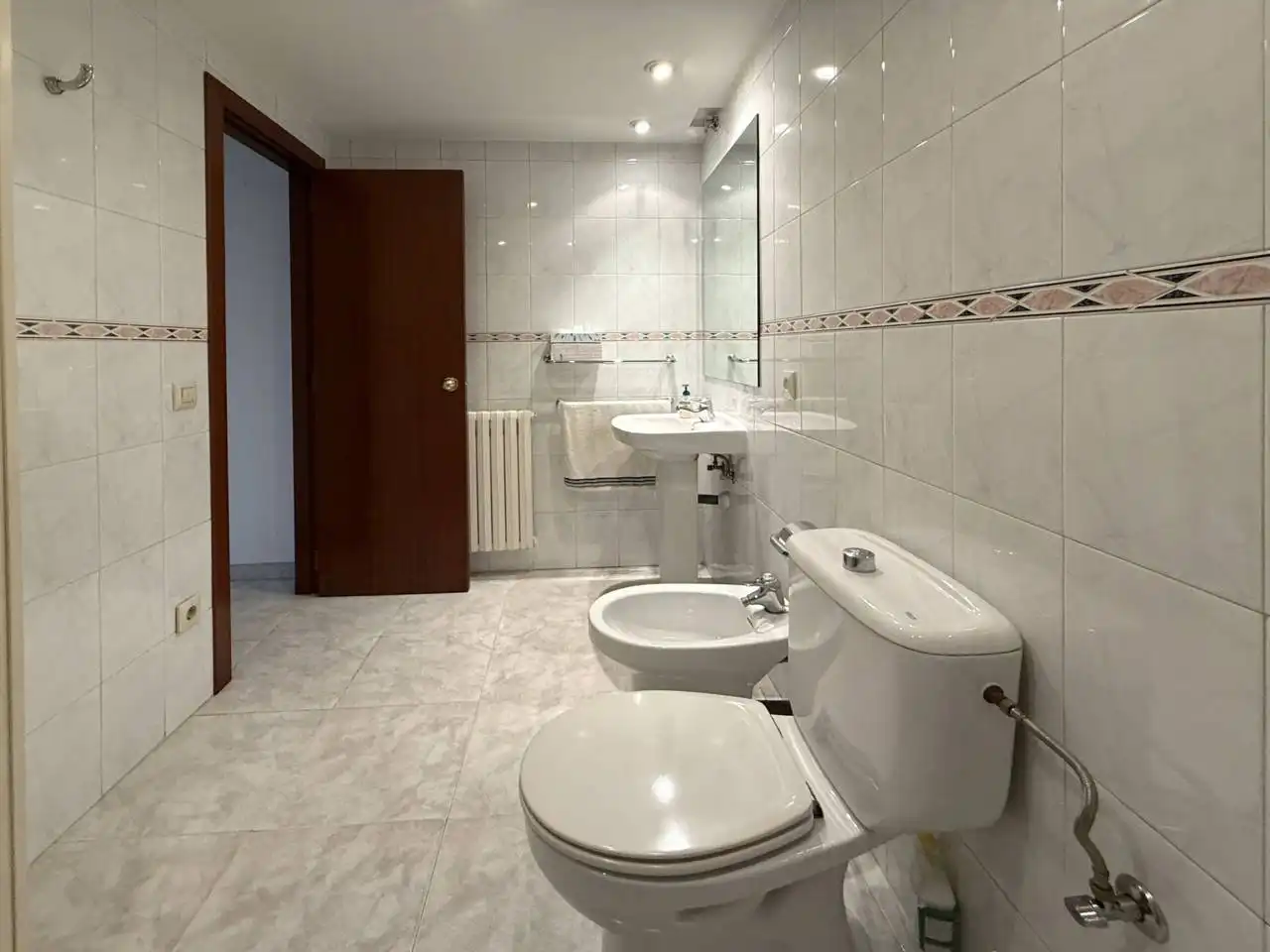 Bathroom of Flat for sale in Olot  with Air Conditioner, Heating and Terrace