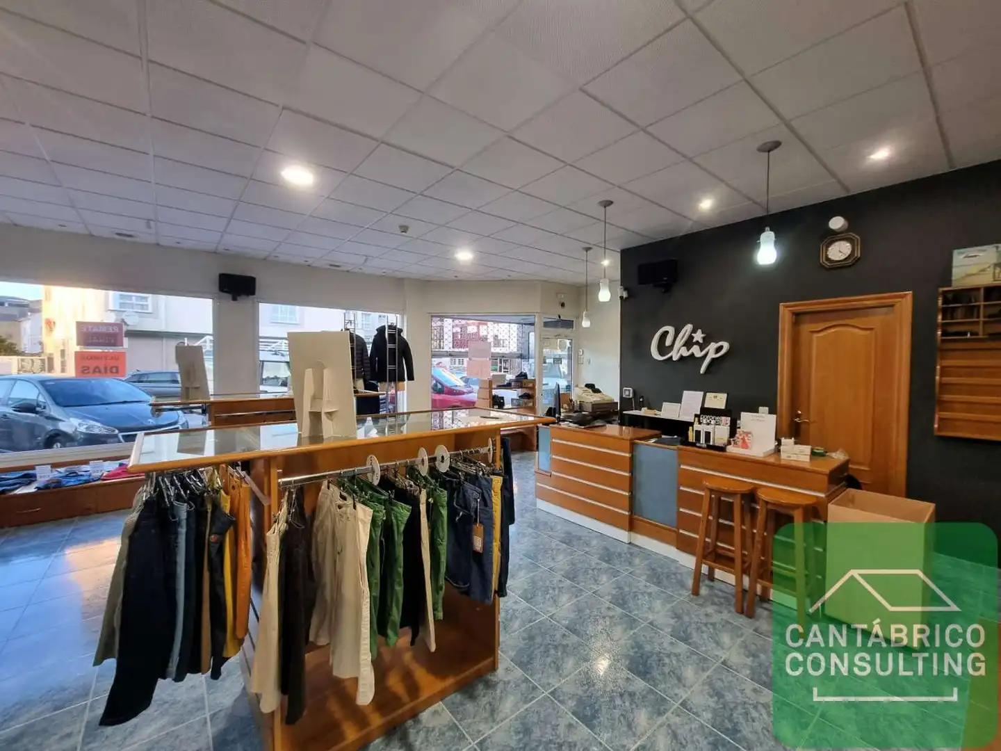 Local en venta en El Franco 
