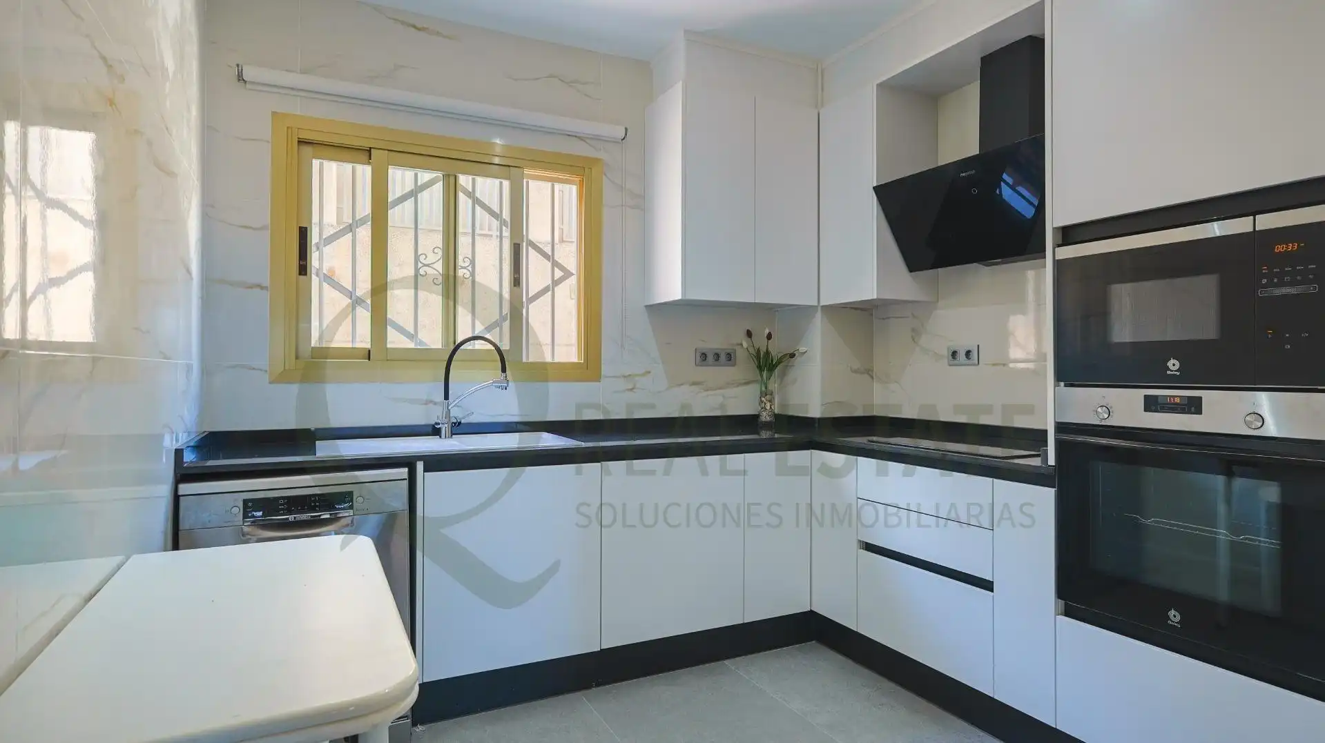 Küche von Wohnung zur Miete in El Campello mit Heizung, Privatgarten und Terrasse