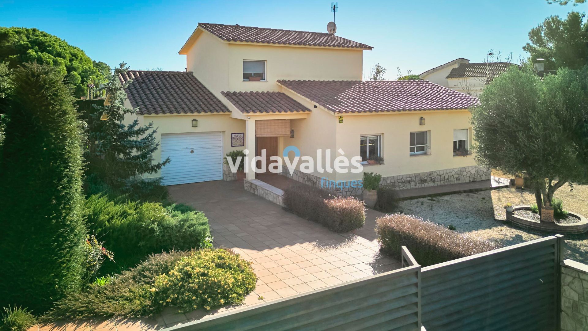 Vista exterior de Casa o xalet en venda en Cànoves I Samalús amb Aire condicionat, Calefacció i Jardí privat