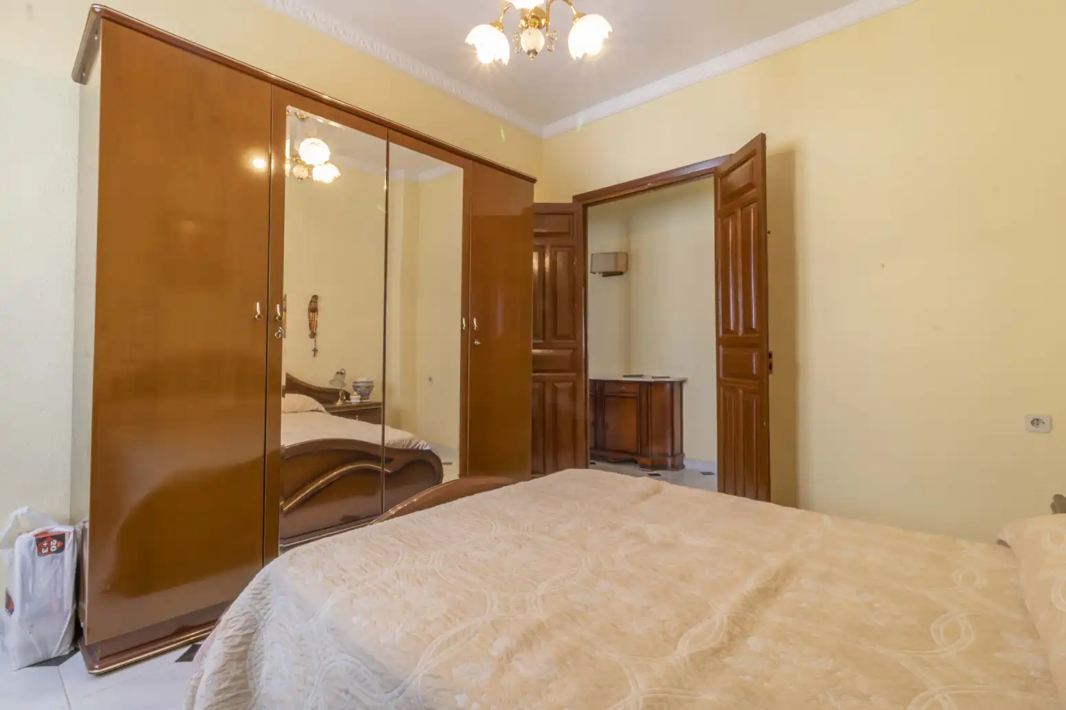 Dormitori de Casa adosada en venda en Villanueva del Río y Minas amb Aire condicionat, Terrassa i Balcó