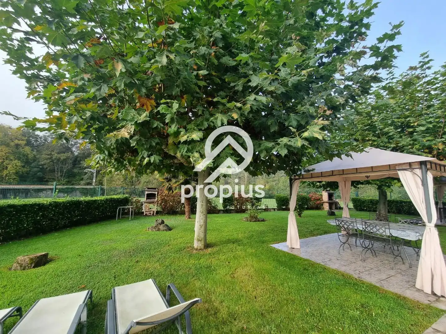 Jardín de Casa o chalet en venta en Parres con Calefacción, Jardín privado y Parquet