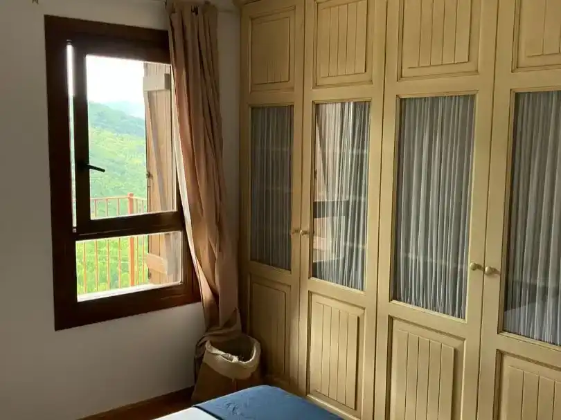 Schlafzimmer von Wohnung zur Miete in Benasque mit Abstellraum, Möbliert und Balkon