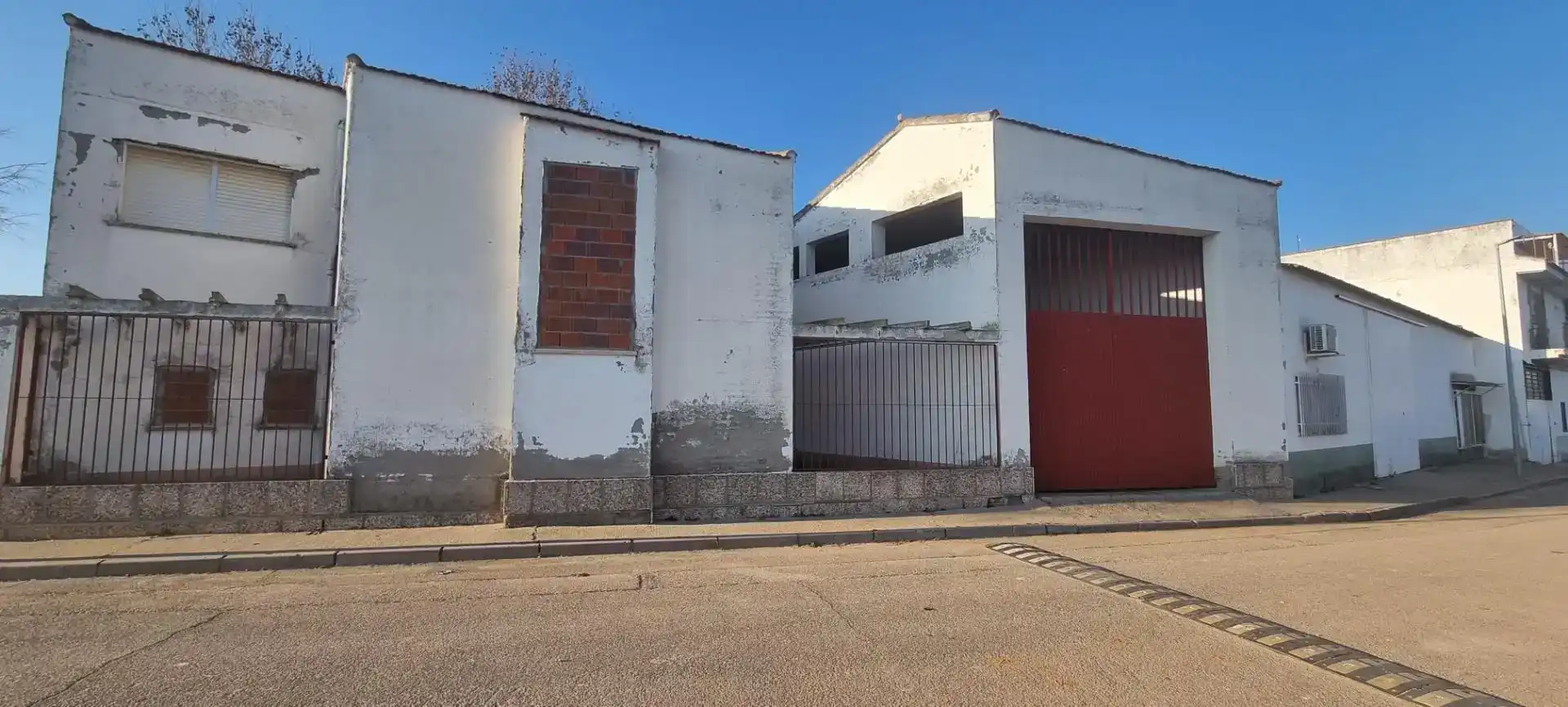 Vista exterior de Casa adosada en venda en La Pueblanueva