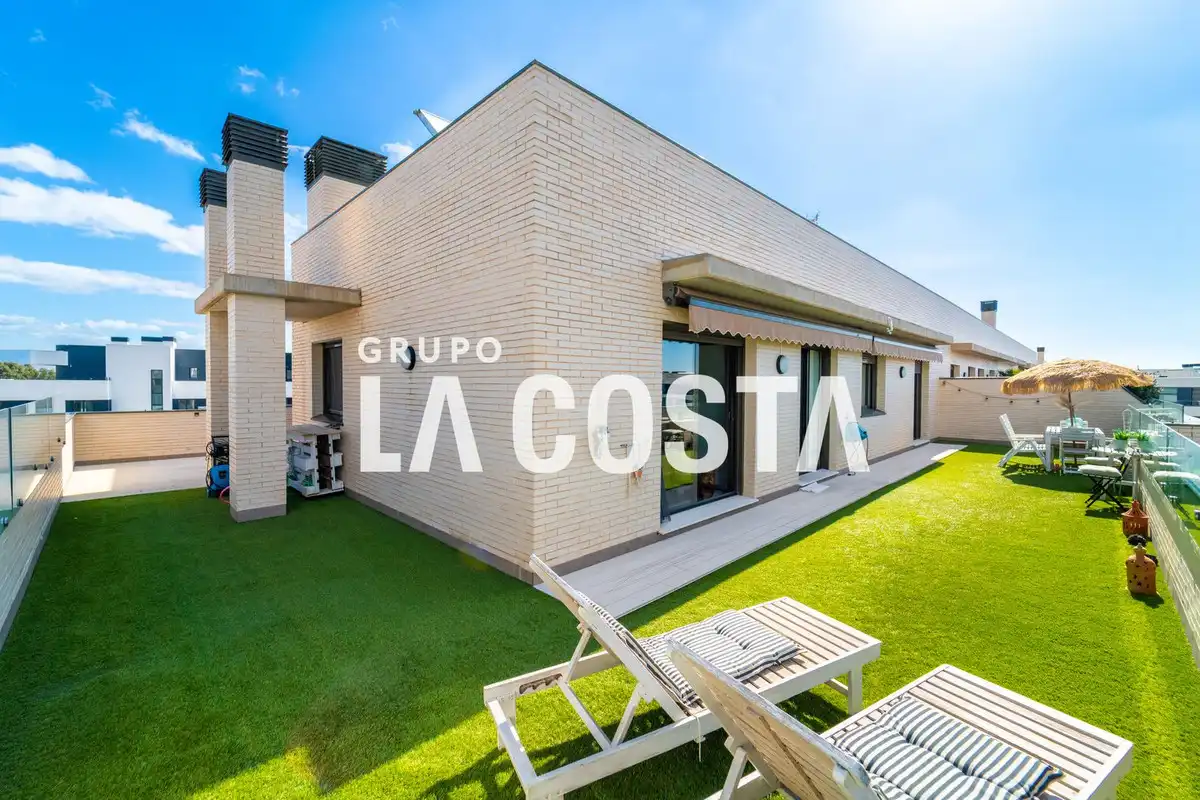 Vista exterior de Ático en venta en Torremolinos con Aire acondicionado, Terraza y Trastero