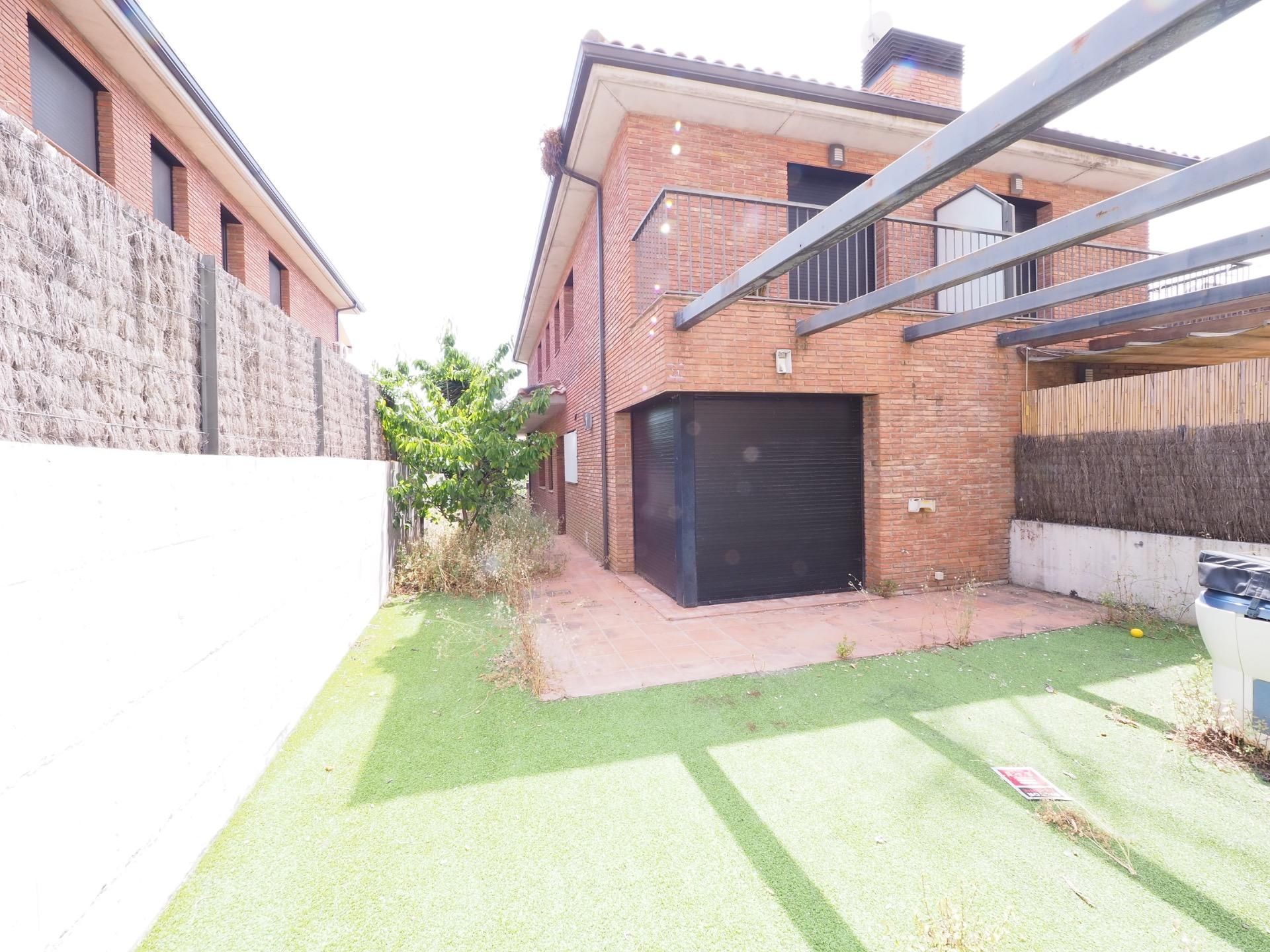 Casa adosada en venda en Canet de Mar amb Calefacció, Jardí privat i Parquet