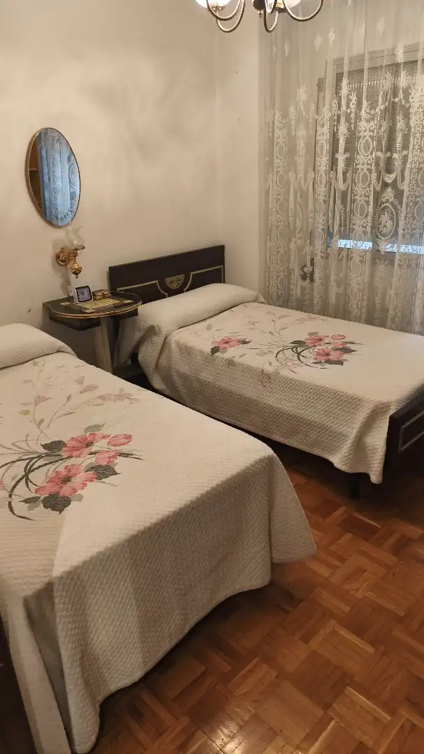 Habitación de Piso en venta en Zaragoza con Calefacción, Amueblado y Horno