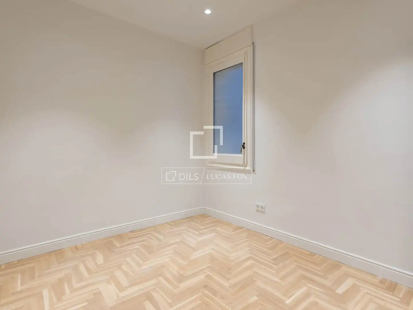 Flat for sale in Barcelona  with Air Conditioner, Heating and Parquet flooring