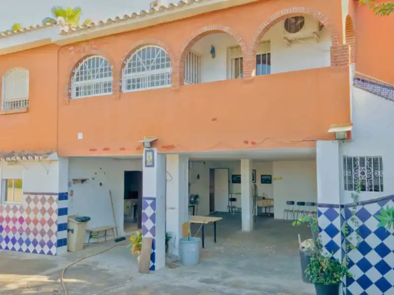 Vista exterior de Casa o xalet en venda en Alhaurín de la Torre amb Piscina