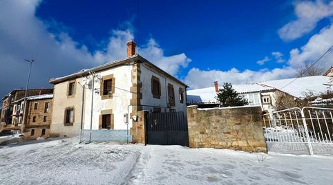 Casa de pueblo pareada reformada con patio de 50 m2 y anexo de 76 m2 en Bolmir a 5 min de Reinosa, imatge 3