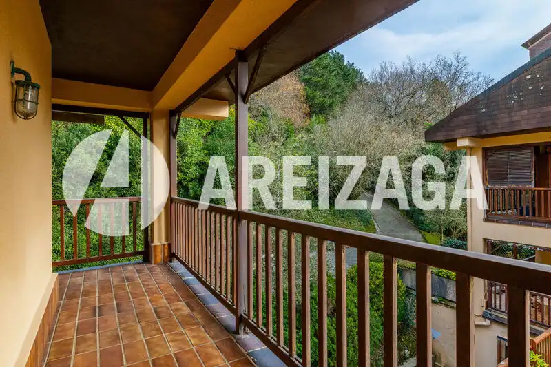 Jardín de Piso en venta en Donostia - San Sebastián  con Calefacción, Terraza y Trastero