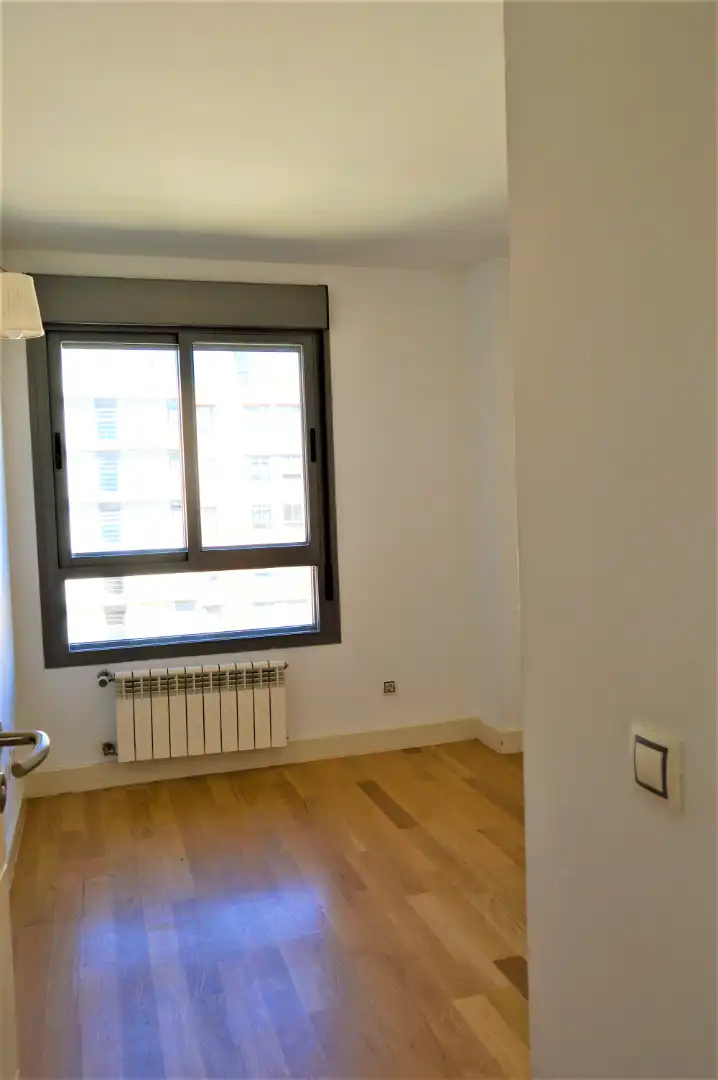 Schlafzimmer von Wohnung zur Miete in Madrid mit Klimaanlage, Heizung und Parkett