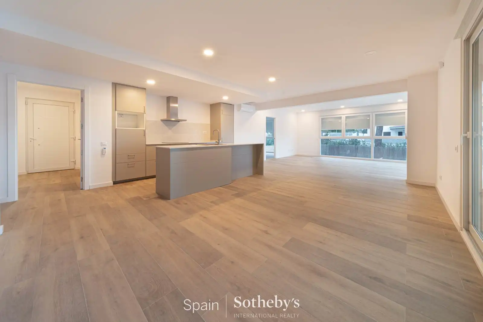 House with pool for sale in Carrer Roses, imagen 5