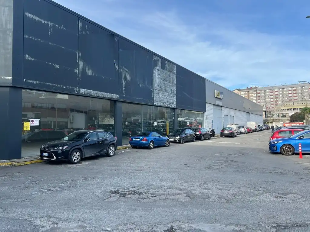 Außenansicht von Fabrikhallen zur Miete in A Coruña Capital 