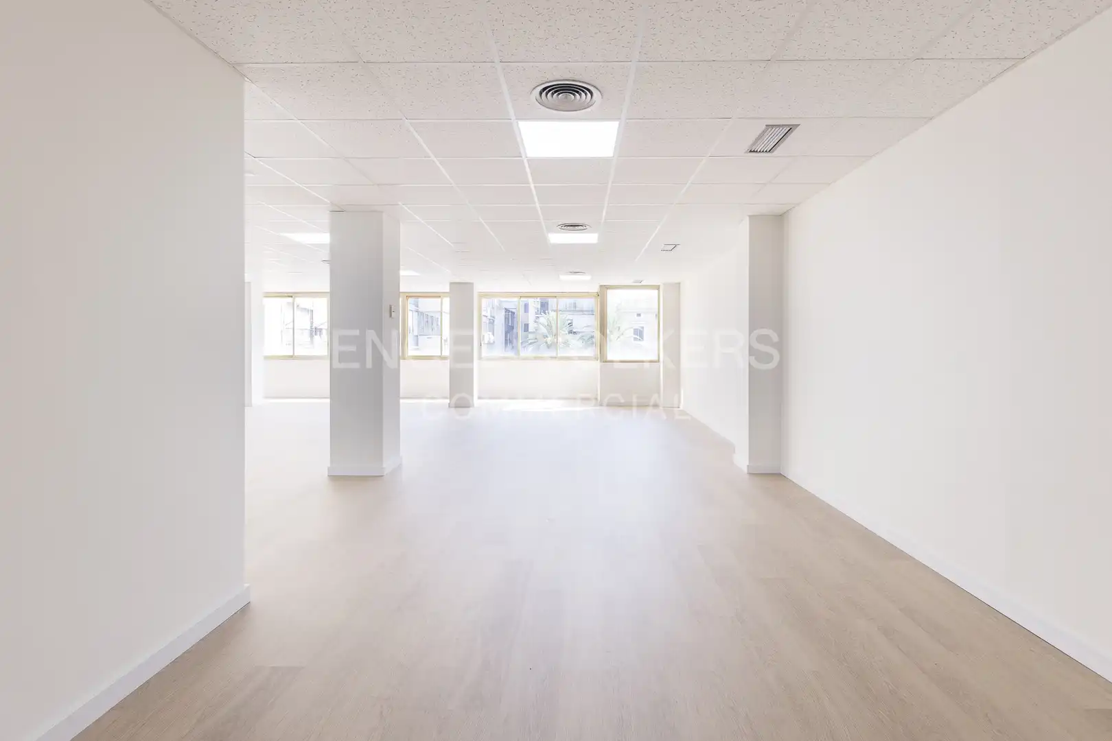 Office for rent in Barcelona  with Air Conditioner and Heating