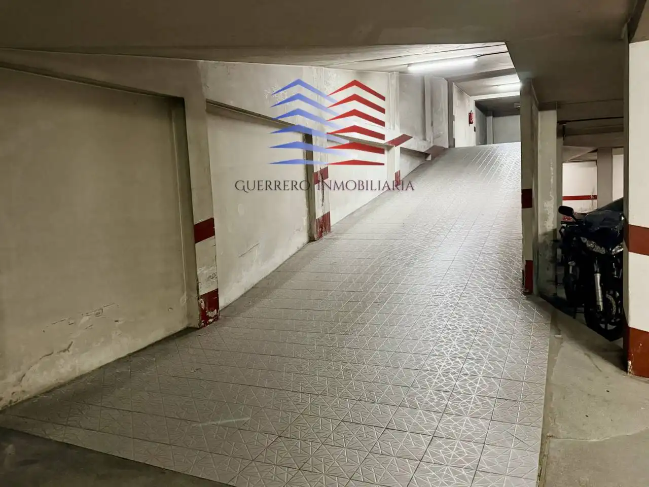 Aparcament de Apartament de lloguer en Ourense Capital  amb Calefacció, Parquet i Terrassa