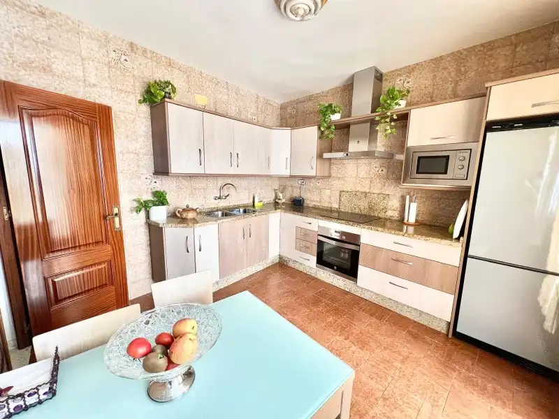 Cuina de Casa o xalet en venda en Málaga amb Aire condicionat, Terrassa i Moblat
