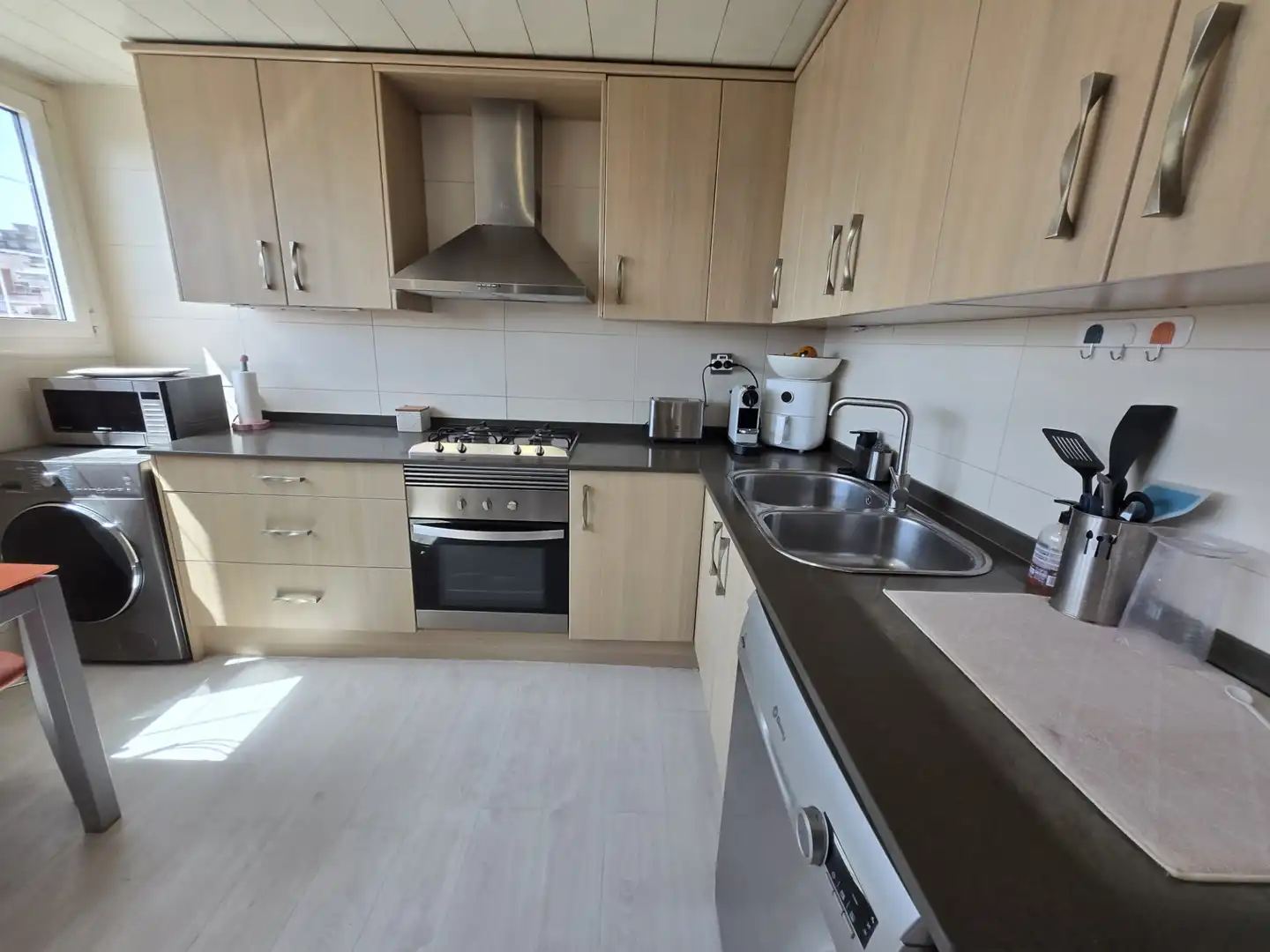 Cocina de Ático en venta en L'Hospitalet de Llobregat con Aire acondicionado, Terraza y Amueblado