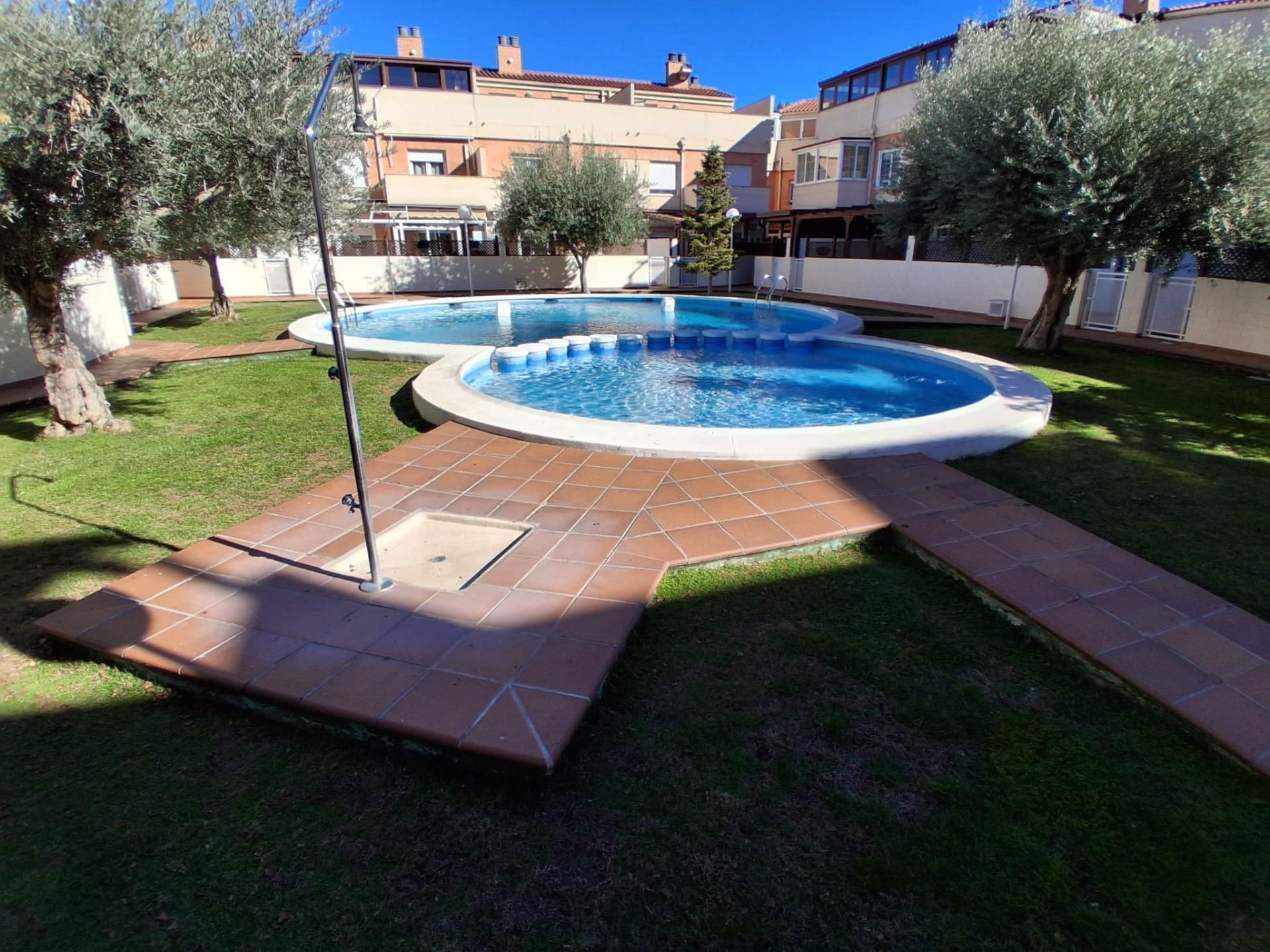 Swimming pool of Single-family semi-detached for sale in  Albacete Capital  with Air Conditioner, Heating and Private garden