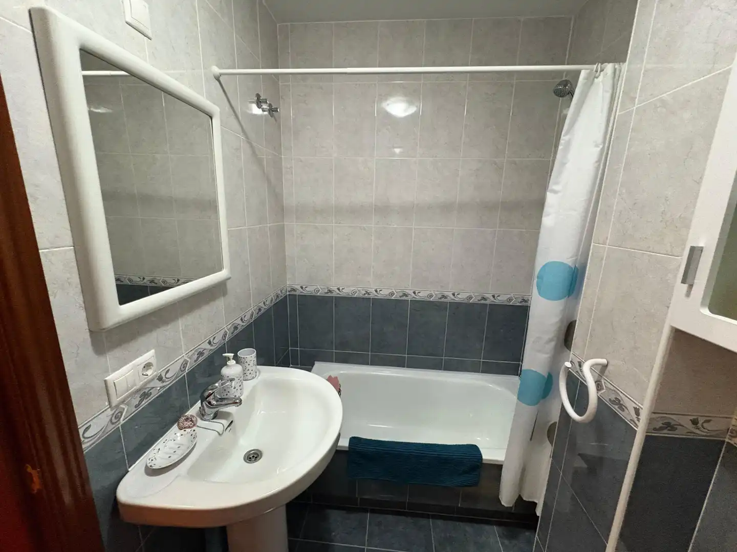 Badezimmer von Wohnung zur Miete in Mugardos mit Heizung und Möbliert