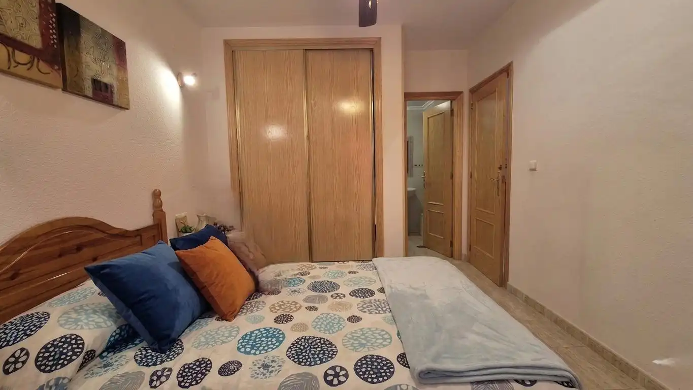 Schlafzimmer von Wohnungen zum Verkauf in Torrevieja mit Heizung, Terrasse und Möbliert