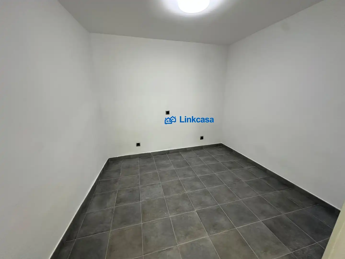 Flat for sale in Madrid  with Air Conditioner, Heating and Furnished