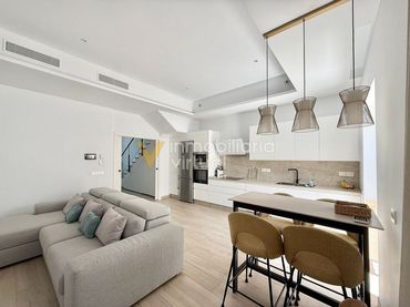 Casa con piscina in vendita a Calle Clara Campoamor