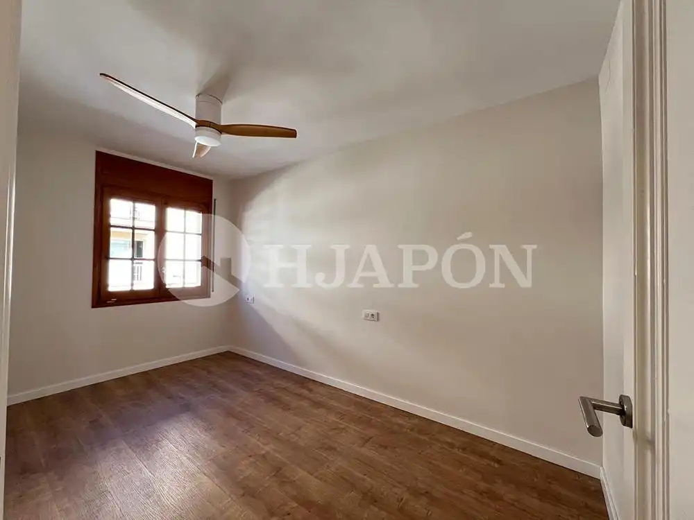 Habitación de Casa adosada de alquiler en Vilassar de Mar con Terraza y Piscina comunitaria