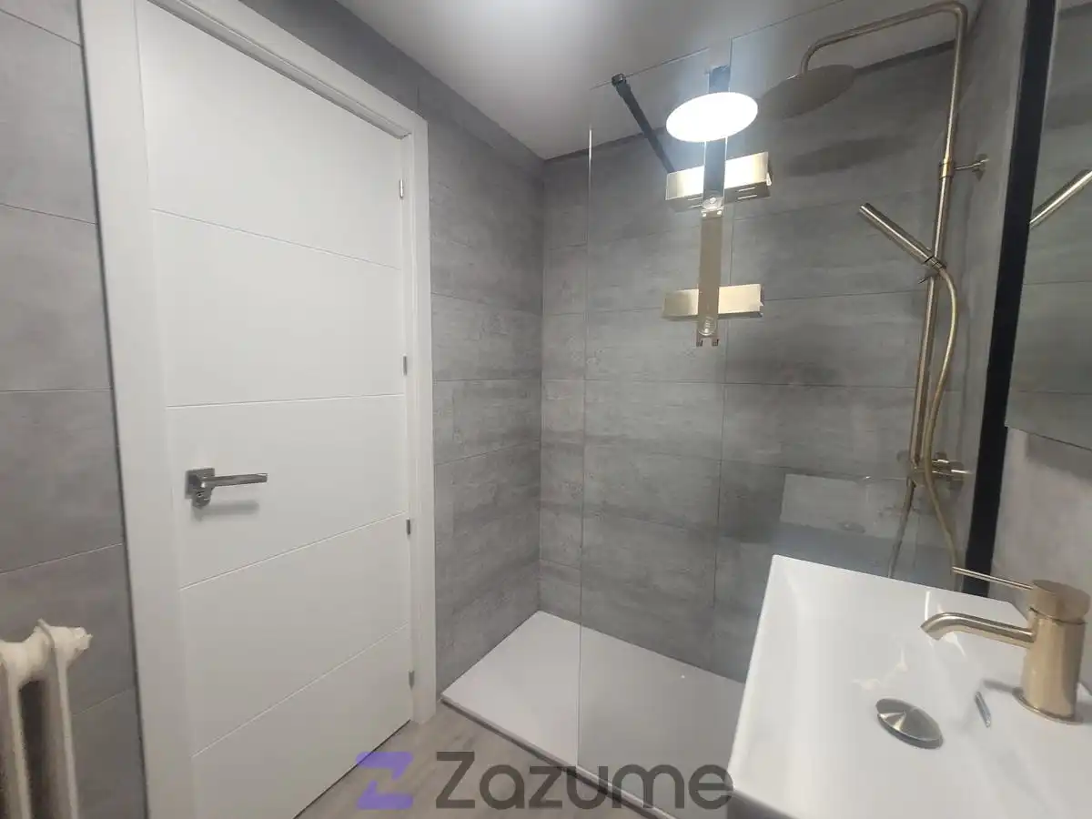 Bathroom of Flat for rent in Valladolid  with Heating, Parquet flooring and Terrace
