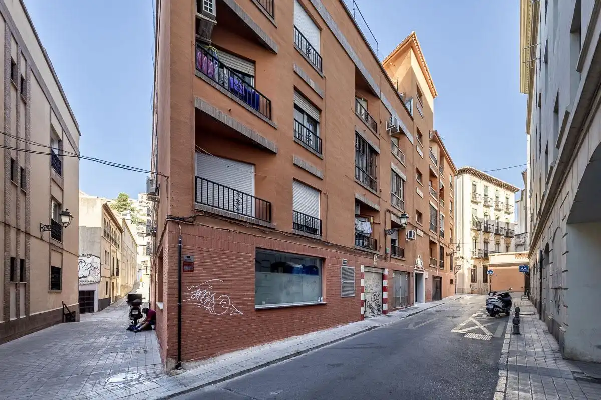 Vista exterior de Pis en venda en Granada amb Balcó