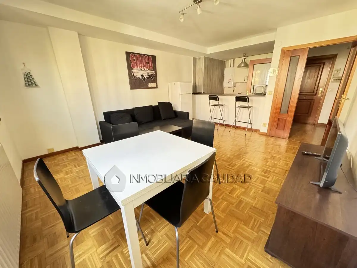 Vista exterior de Piso de alquiler en Burgos con Calefacción, Trastero y Amueblado