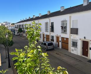 Vista exterior de Casa o xalet en venda en Gerena amb Jardí privat, Traster i Piscina