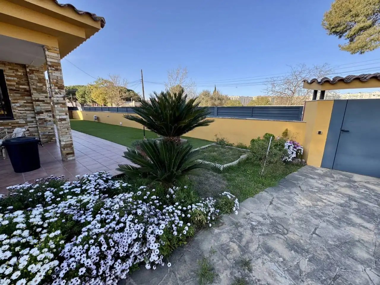 Jardí de Casa o xalet en venda en Cerdanyola del Vallès
